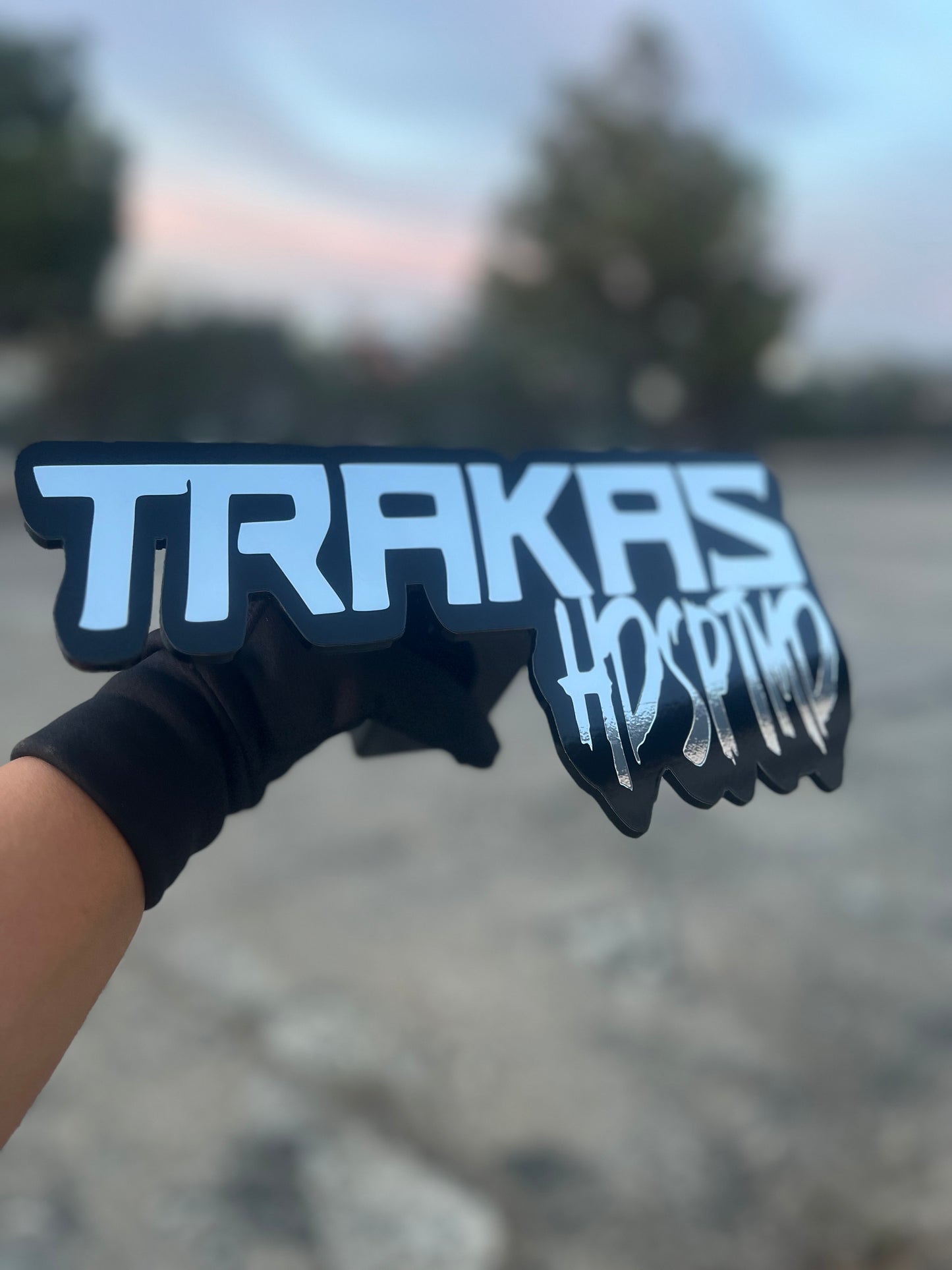 TRAKAS (chrome & black)